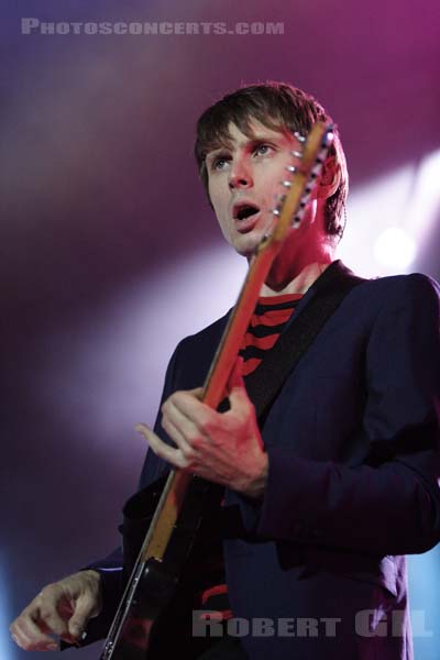 FRANZ FERDINAND - 2005-08-26 - SAINT CLOUD - Domaine National - Grande Scene - 